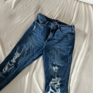 Size 7 hollister straight leg jeans ripped like new